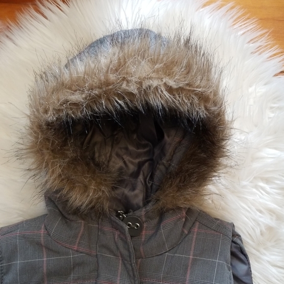 Vest - Picture 2 of 4